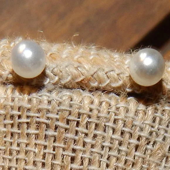 <3  Cursive "Love" w/Pearl for "O" Necklace  <3 - Picture 3 of 7